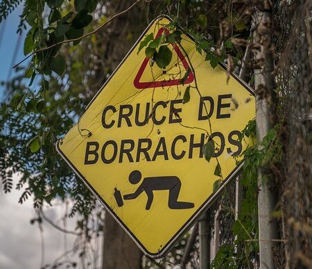 traffic sign puerto rico spanish language