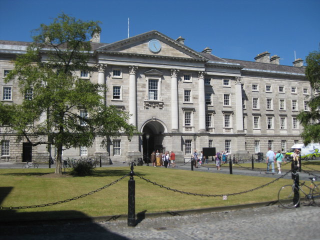 dublin-trinity-college-entrance