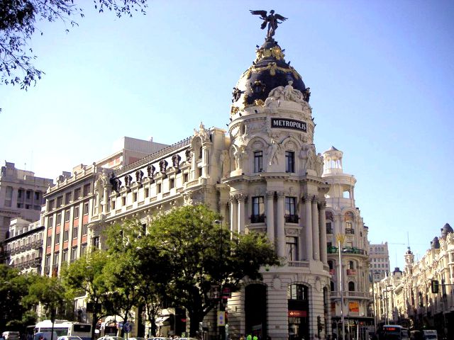 What to do in Madrid - Gran Vía - Metropolis Building