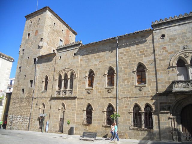 Get to know Plasencia - House of the Two Towers